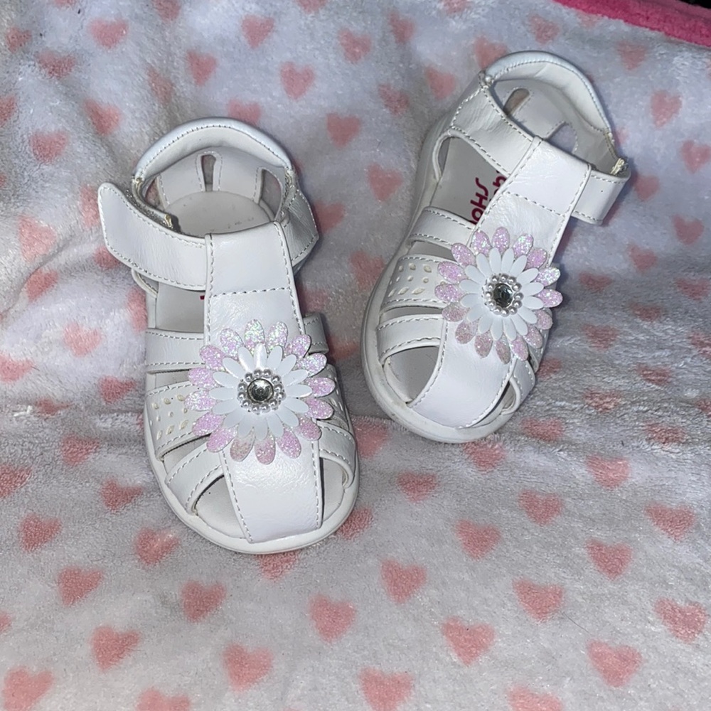 Classic white toddler dress-up / Casual open shoes